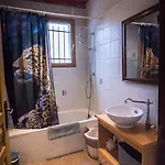 Maison Des Monts Bleus Bed and Breakfast Saint-Roman-de-Tousque