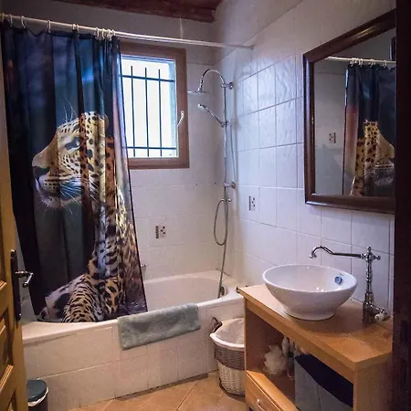 Maison Des Monts Bleus Bed & Breakfast Saint-Roman-de-Tousque