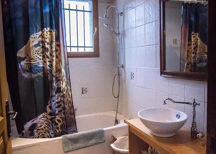 Maison Des Monts Bleus Bed & Breakfast Saint-Roman-de-Tousque